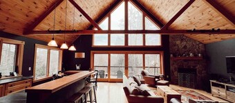 Private Getaway by Sunday River with hot tub