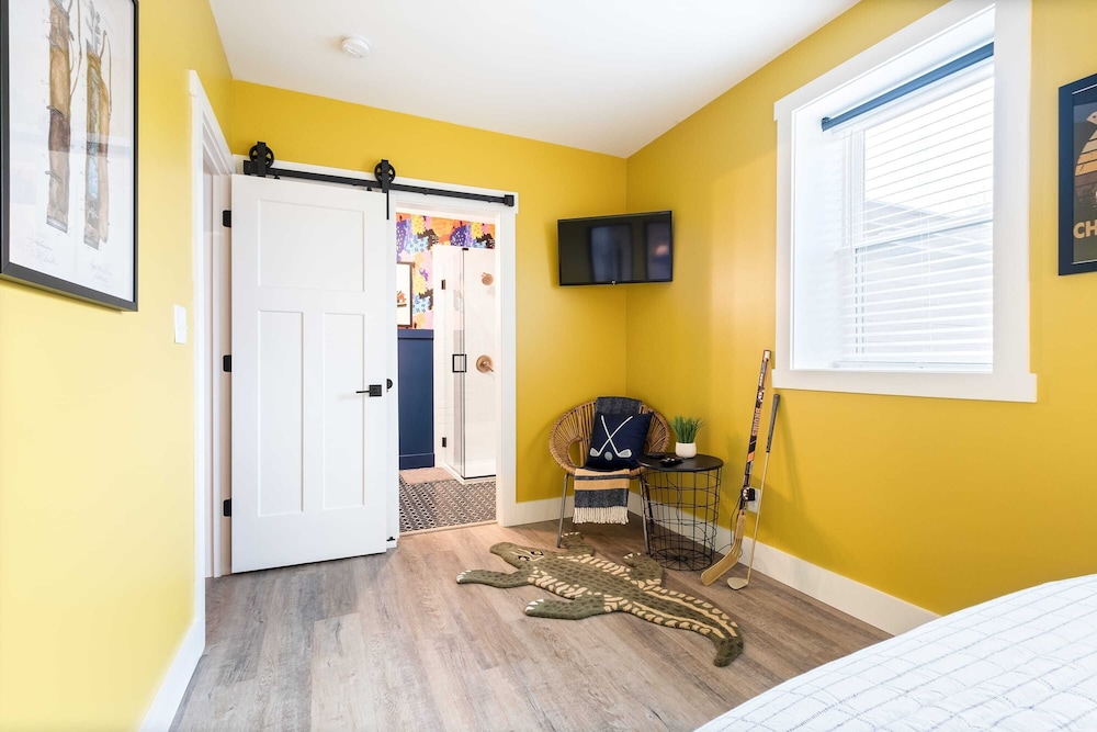 Cinema Suites Bungalou + Bourbon Bar + Gameyard Louisville Vrbo