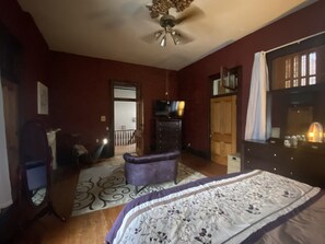 3 bedrooms, WiFi, bed sheets - Historic and Inspirational Mansion in quaint MO river town! (Glasgow)
