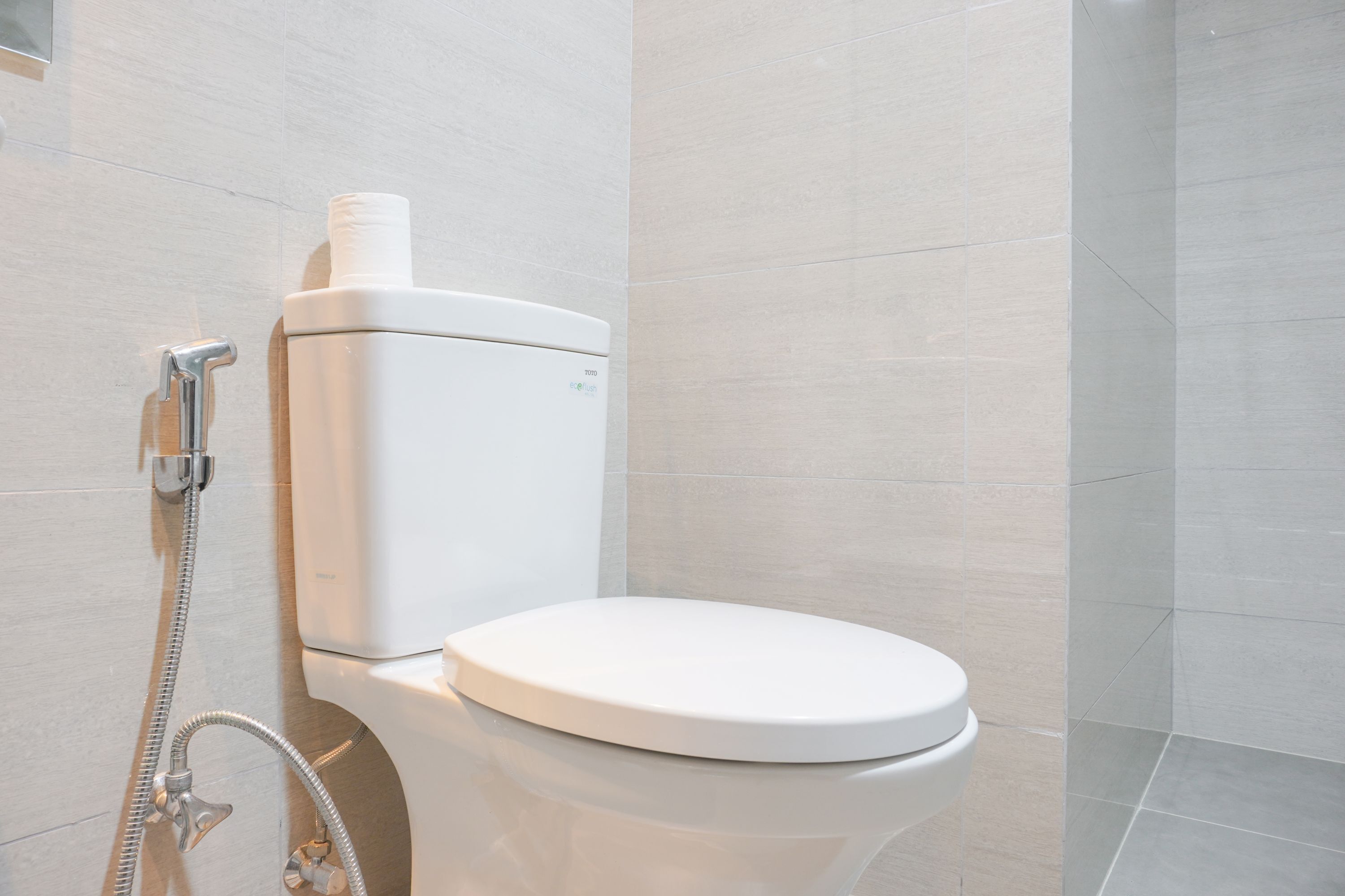 Apartemen Deluks | Kamar mandi | Bathtub dan shower terpisah dan handuk