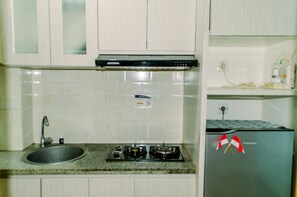 Apartamento luxo | Cozinha privada | Geladeira grande, cooktop, panela elétrica de arroz