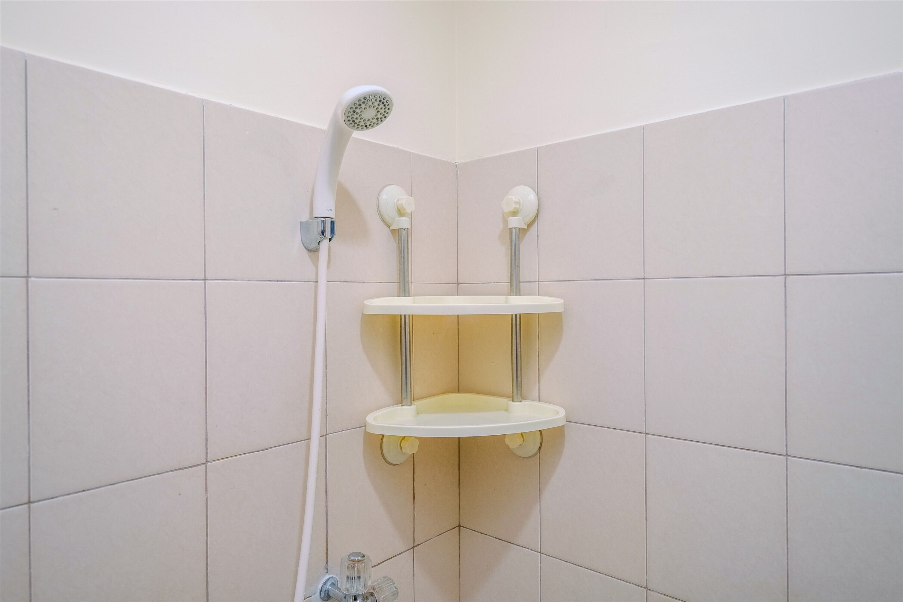 Deluxe Apartment | Bathroom | Shower, towels
