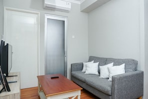Living area - Cozy And Minimalist 2Br Apartment At Pakubuwono Terrace (Jakarta)
