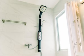 Bathroom - Spacious And Nice 2Br Apartment At Mediterania Palace Residence (Jakarta)