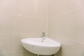 Bathroom - Homey And Cozy Living Studio Apartment At B Residence (Pagedangan)