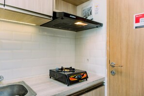 Deluxe-Apartment | Eigene Küche | Großer Kühlschrank, Herdplatte