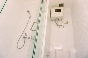 Deluxe Apartment | Bathroom - Luxury Studio At Semanggi Apartment (Jakarta)