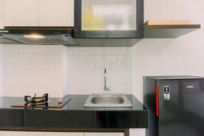 Private kitchen - Nice And Homey Studio Apartment At Akasa Pure Living Bsd (South Tangerang)