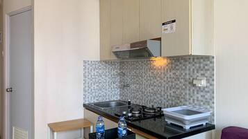Deluxe Apartment | Dapur peribadi | Peti sejuk/penyejuk beku saiz penuh, dapur