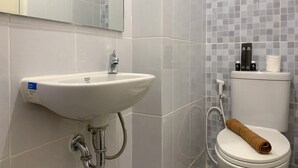 Standard Studio | Bathroom