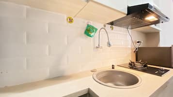 Deluxe-Apartment | Eigene Küche | Großer Kühlschrank, Herdplatte, Reiskocher