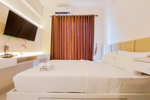 Free WiFi - Comfy And Fancy Studio Apartment At Sky House Bsd (Pagedangan)