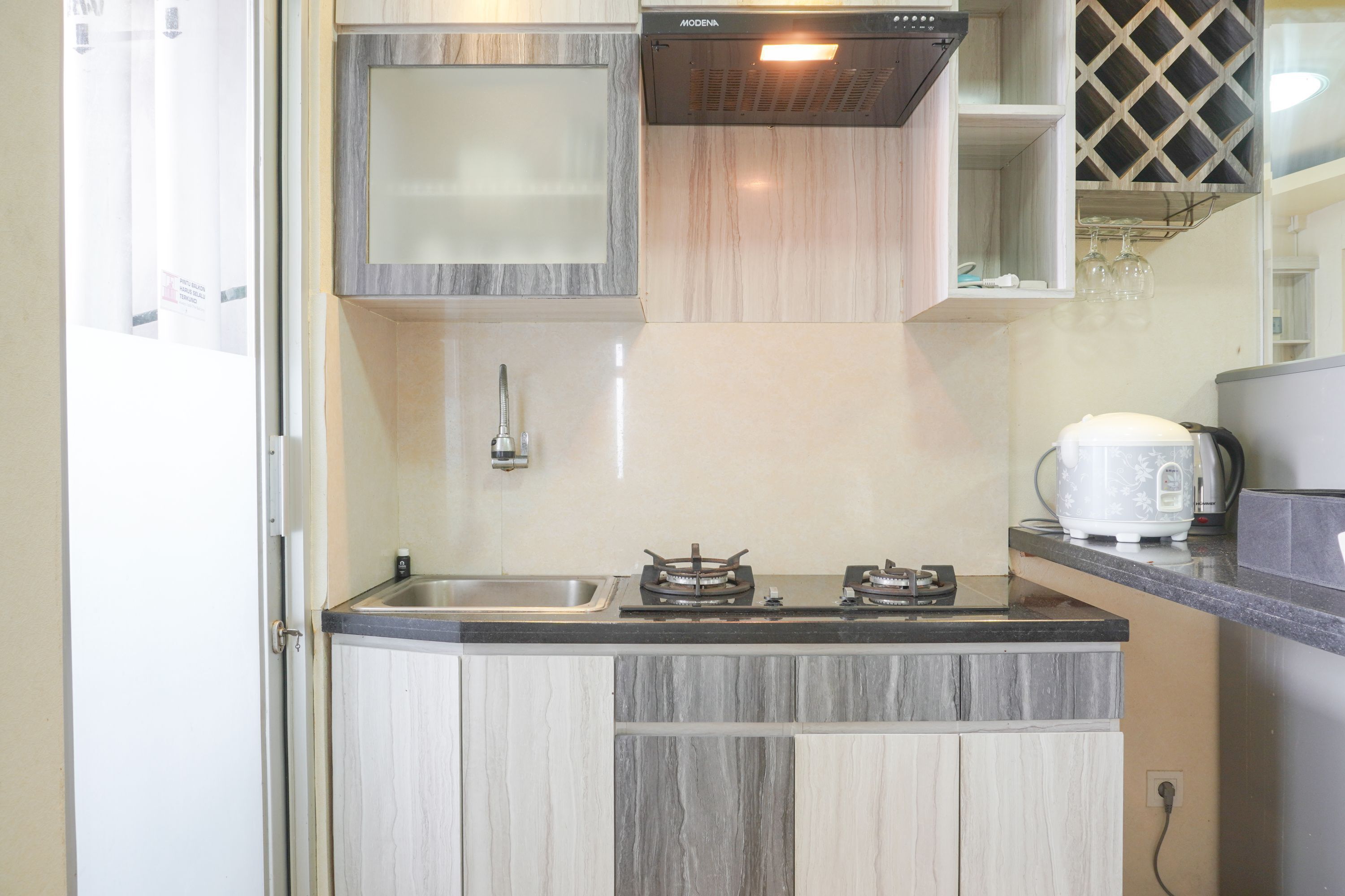 Deluxe Apartment | Private kitchen | Full-size fridge, stovetop, rice cooker, cookware/dishes/utensils