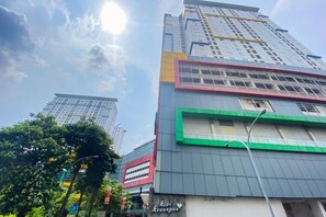 Exterior - Modern Design And Cozy Studio At Bassura City Apartment (Jakarta)