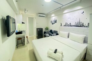 Free WiFi - Modern Design And Cozy Studio At Bassura City Apartment (Jakarta)