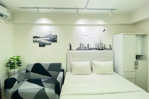 Free WiFi - Modern Design And Cozy Studio At Bassura City Apartment (Jakarta)