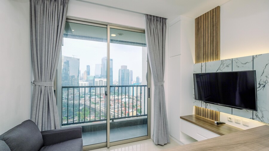 Stunning And Cozy 1Br Apartment At Ciputra World 2