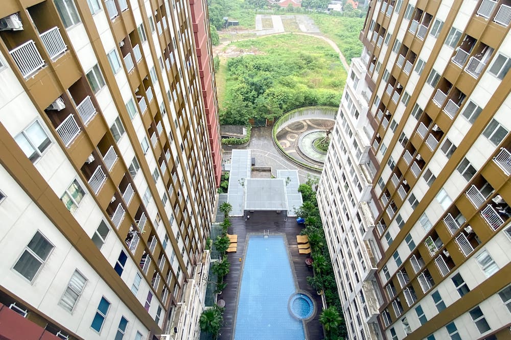 Well Furnished and Cozy Studio at LRT City Jatibening Apartment