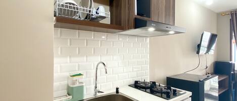 Appartement Deluxe | Cuisine privée | Réfrigérateur grande capacité avec congélateur, surface de cuisson