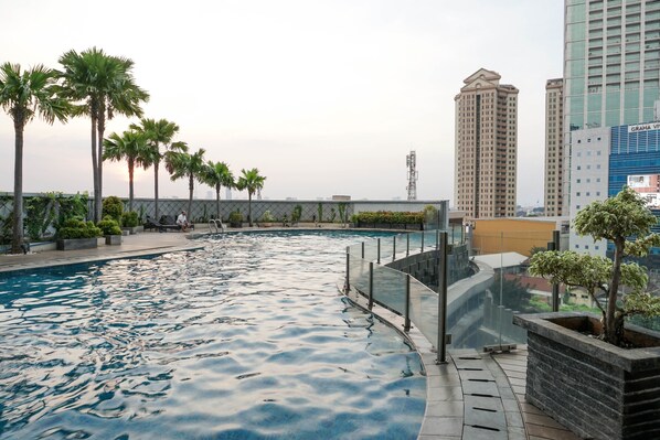 Pool - Homey And Minimalist Studio Room At Gp Plaza Apartment (Jakarta)