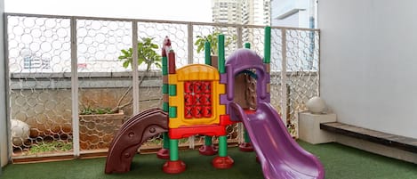 منطقة لعب الأطفال - خارجية