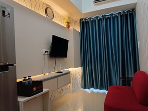 Enjoy a comfortable stay in this stylish living space with a flat-screen TV, kitchen, and convenient water dispenser.