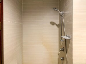 Deluxe Apartment | Bathroom - Modern And Comfort Design Studio Room At West Vista Apartment (Jakarta)