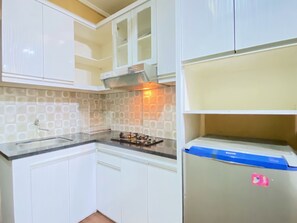 Apartamento luxo | Cozinha privada | Geladeira grande, cooktop, panela elétrica de arroz
