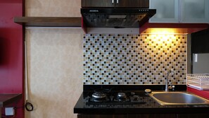 Private kitchen - Strategic And Cozy Living Studio At Tamansari Papilio Apartment (Surabaya)