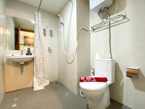 Bathroom - Comfy Studio At LRT City Jatibening Apartment (Bekasi)