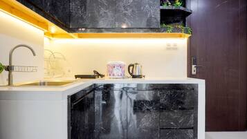 Deluxe Apartment | Dapur peribadi | Peti sejuk/penyejuk beku saiz penuh, dapur, periuk nasi