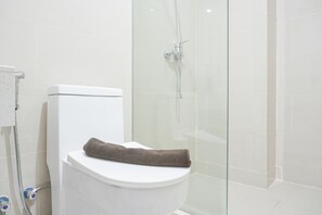 Deluxe Apartment | Bathroom