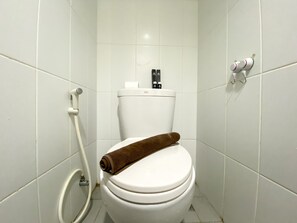 Deluxe-Apartment | Badezimmer | Dusche, Handtücher