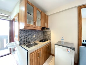 Appartement Deluxe | Cuisine privée | Réfrigérateur grande capacité avec congélateur, surface de cuisson