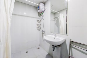 Deluxe Apartment | Bathroom