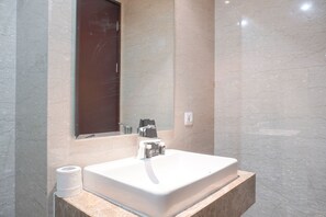 Deluxe Apartment | Bathroom | Shower, towels - Nice And Elegant 2Br At 26Th Floor Menteng Park Apartment (Jakarta)