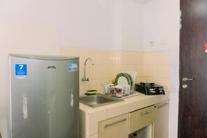 Private kitchen - Nice And Homey 1Br At Serpong Greenview Apartment (South Tangerang)