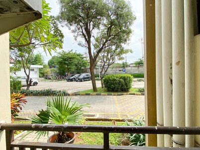 Cozy Studio (No Kitchen) At 1St Floor Metropark Condominium Jabebeka Apartment