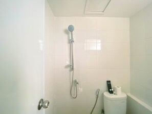 Bathroom - Comfy And Strategic Studio Apartment At Bassura City (Jakarta)