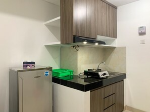 Deluxe appartement | Privékeuken | Een koelkast/vriezer, een kookplaat