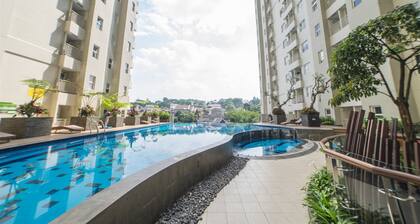 Cheerful And Homey 2Br Apartment At Parahyangan Residence