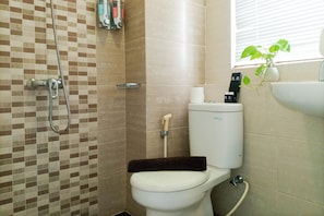 Deluxe Apartment | Bathroom