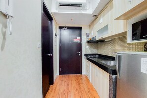 Deluxe Apartment | Interior - Comfortable And Simply Studio Room Casa De Parco Apartment (South Tangerang)