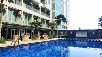 Kolam renang outdoor