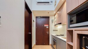 Căn hộ Deluxe | Bếp riêng | Tủ lạnh, bếp nấu 