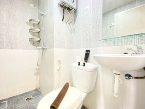 Deluxe Apartment | Bathroom - Modest 2Br Apartment At Jarrdin Cihampelas (Bandung)