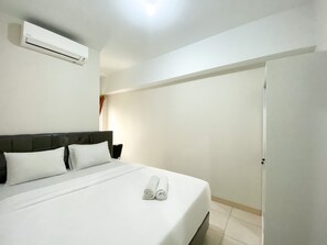Room - Elegant And Comfy 2Br Springlake Summarecon Bekasi Apartment Near Summarecon Mall (Bekasi)