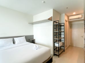 Deluxe Apartment - Enjoy Living Studio Room At High Floor Grand Kamala Lagoon Apartment (Bekasi)