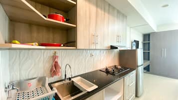 Refrigerador con freezer, placa de cocina