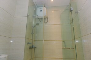Bathroom - Fancy And Nice 1Br At Brooklyn Alam Sutera Apartment (South Tangerang)